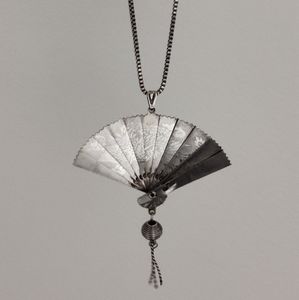 Vintage Articulated Fan Necklace